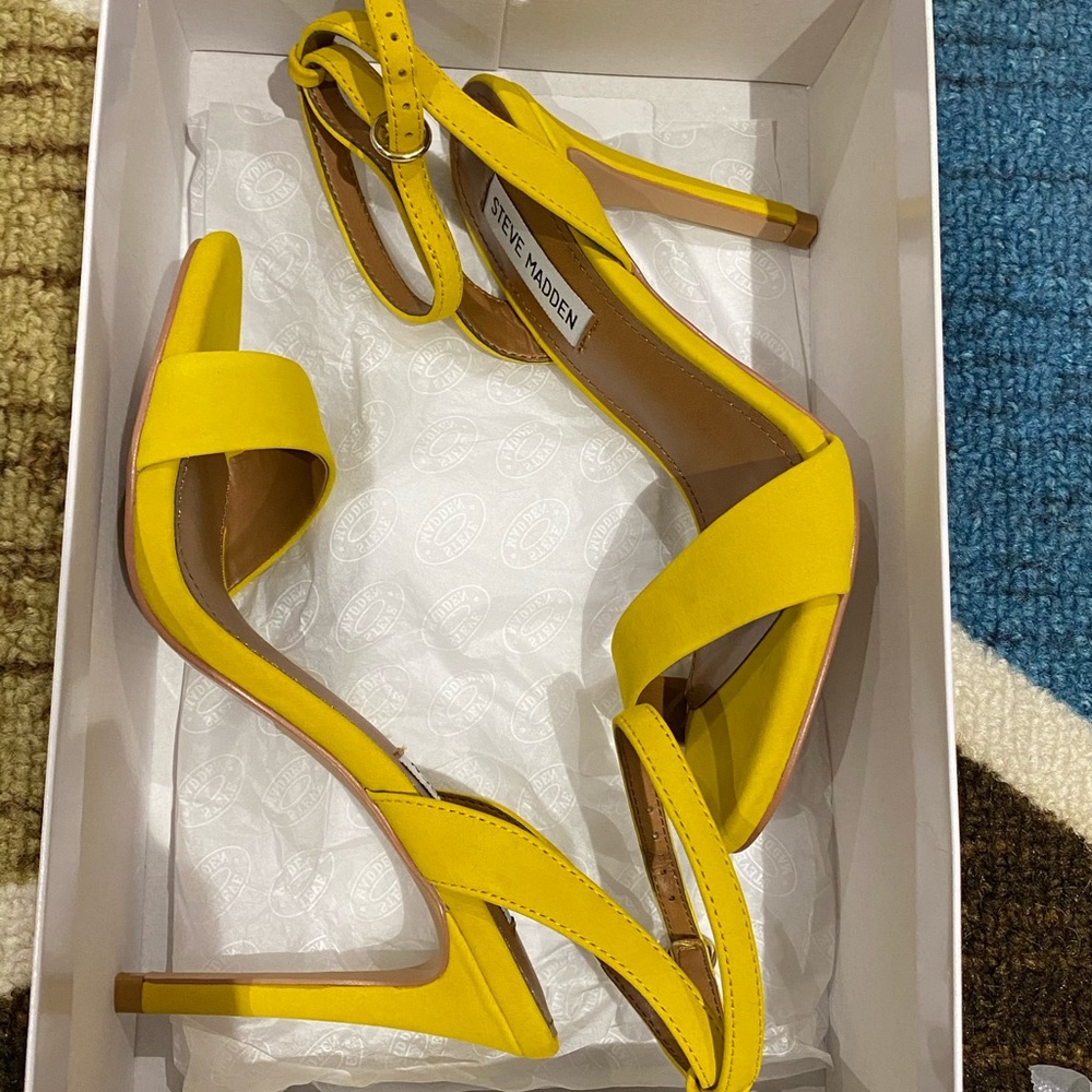 Yellow heels - Picture 4 of 6